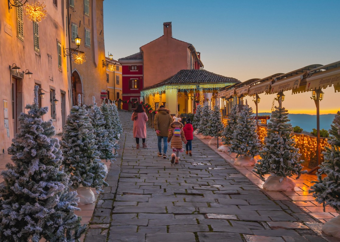 motovun-advent-stone-street-istria-2025