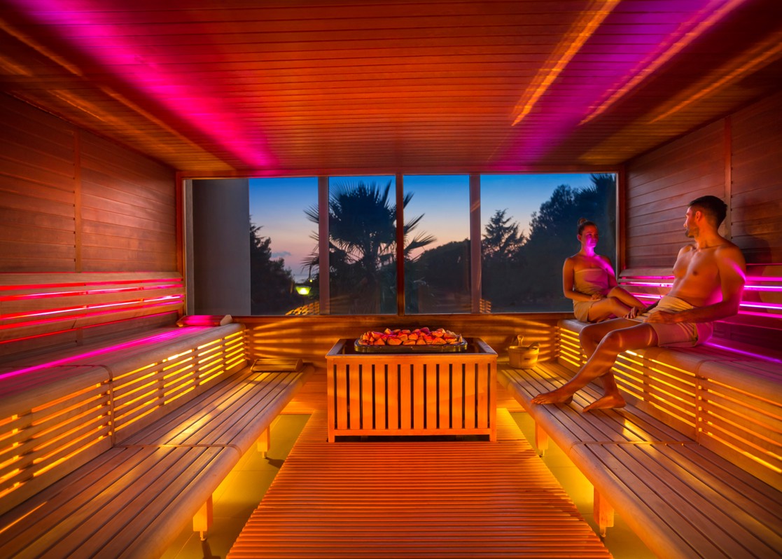 aminess-blog-spend-valentines-day-in-istria-or-dalmatia-wellness-couple-relax-sauna