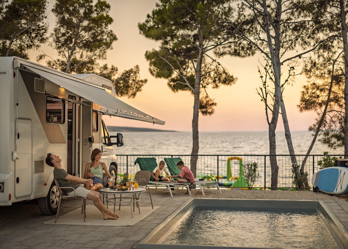 aminess-avalona-camping-luxury-pitch-private-pool-sea