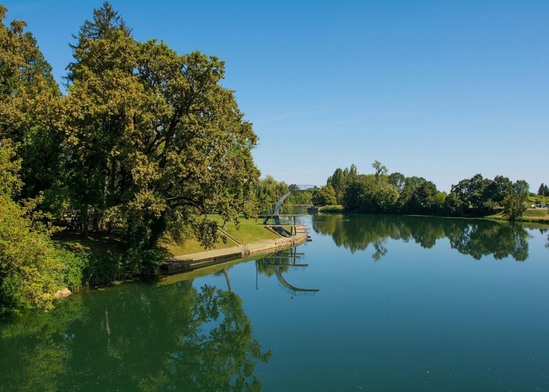 aminess-river-lake-swimming-area-park-bridge