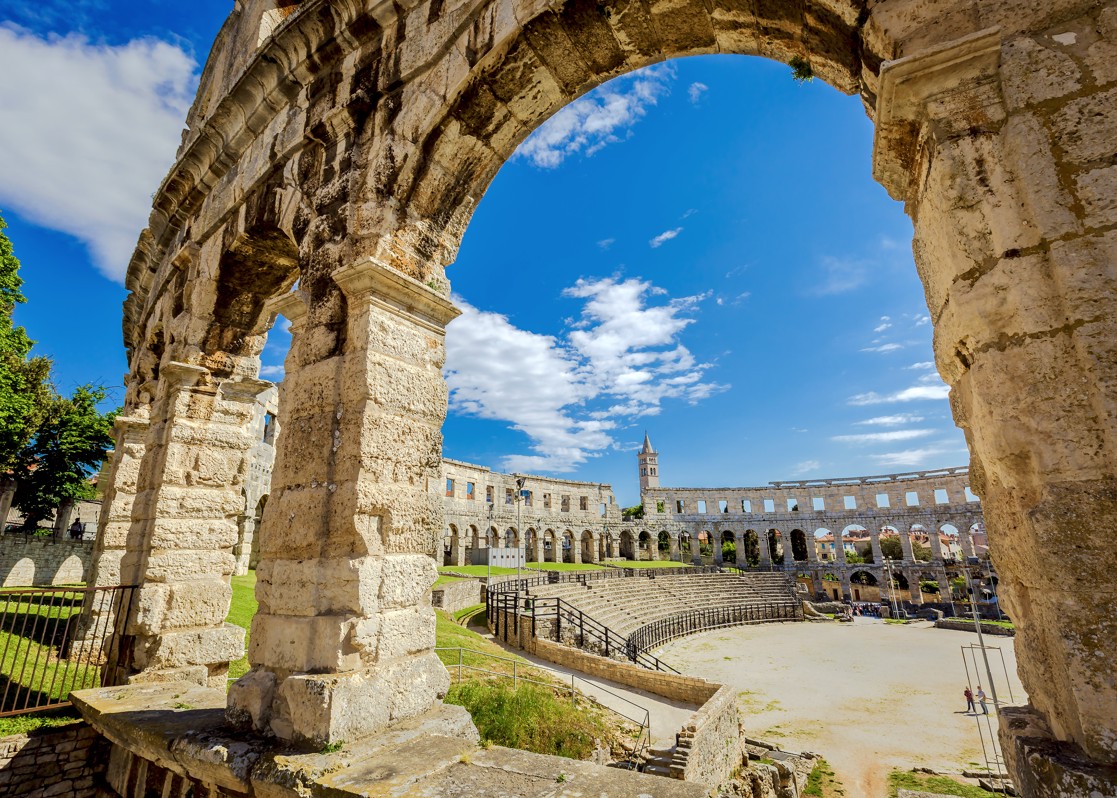 aminess-blog-best-things-to-do-in-istria-pula-arena-arch