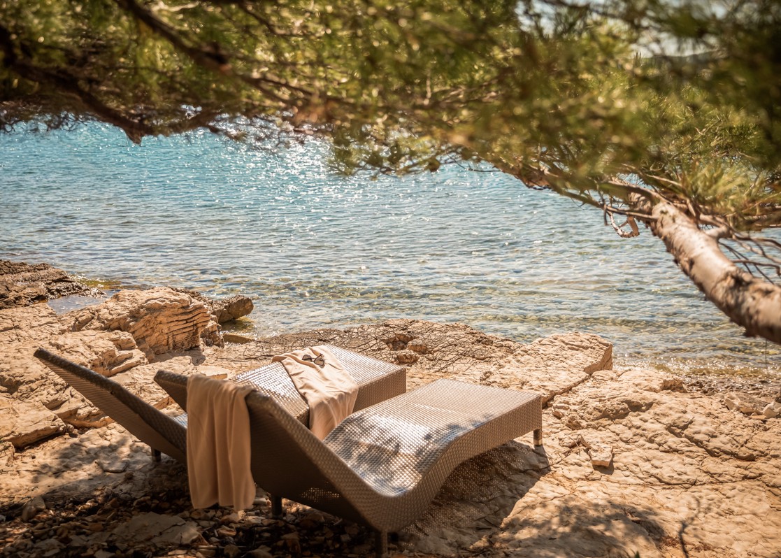 aminess-younique-senses-rocky-beach-sunbeds-sea-view