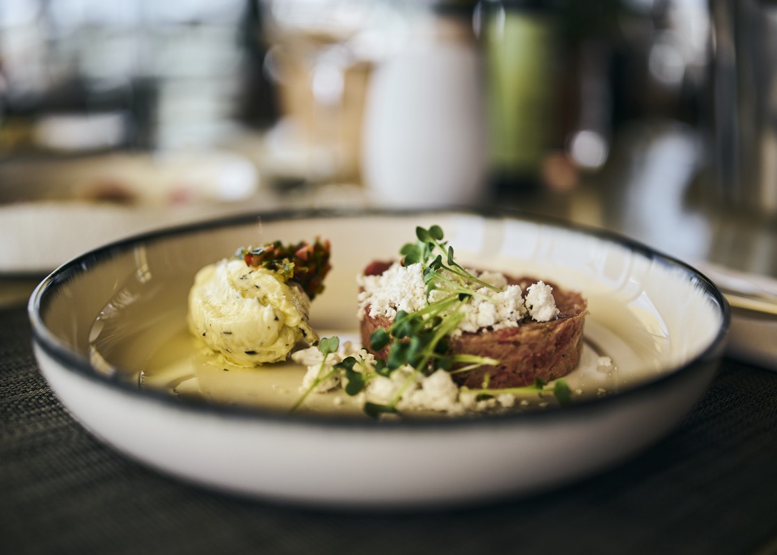 aminess-blog-croatia-during-winter-dinner-table-plate