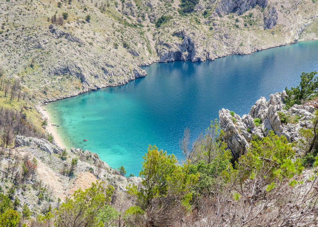 aminess-blog-beaches-makarska-vrulja-beach