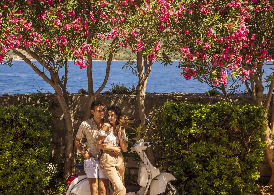 aminess-younique-korcula-heritage-recreation-couple-enjoying-city-promenade