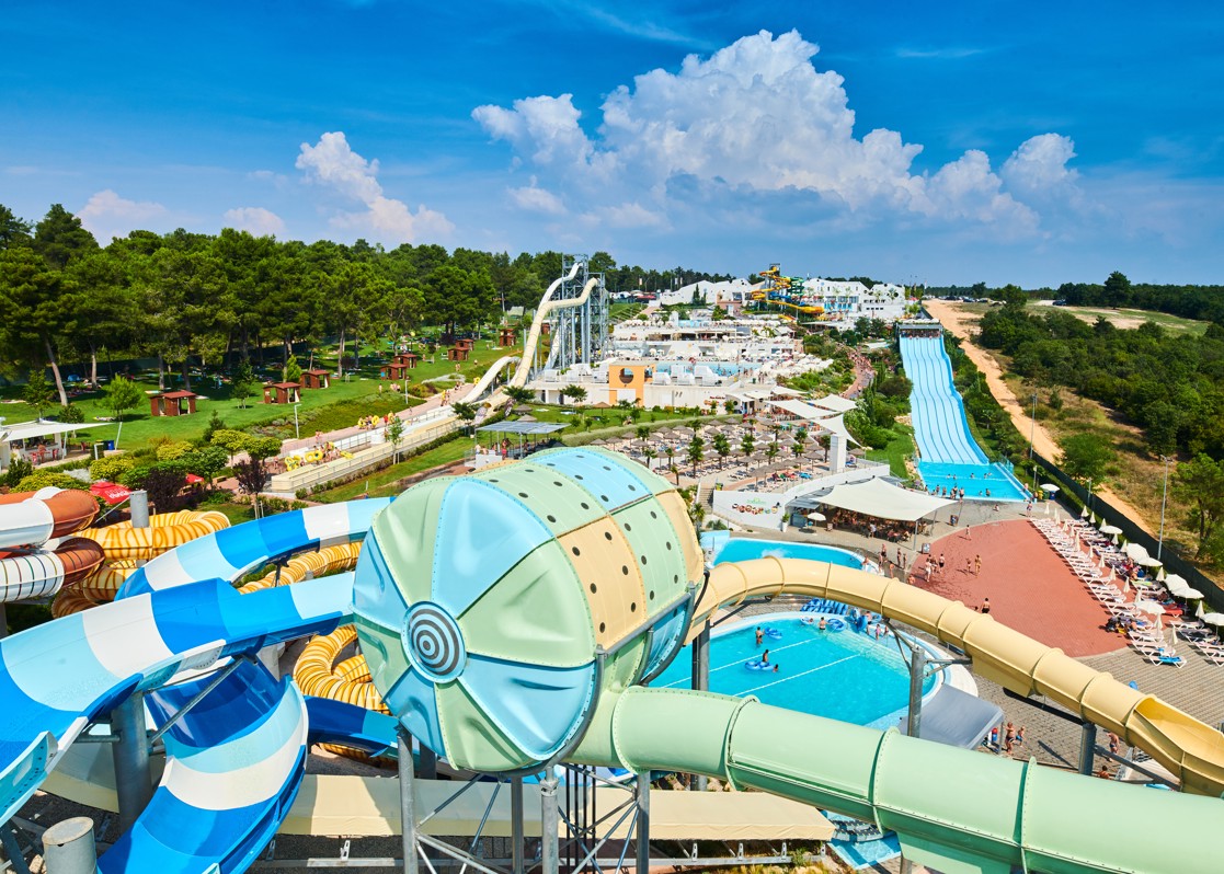 aminess-blog-novigrad-in-summer-aquapark-porec