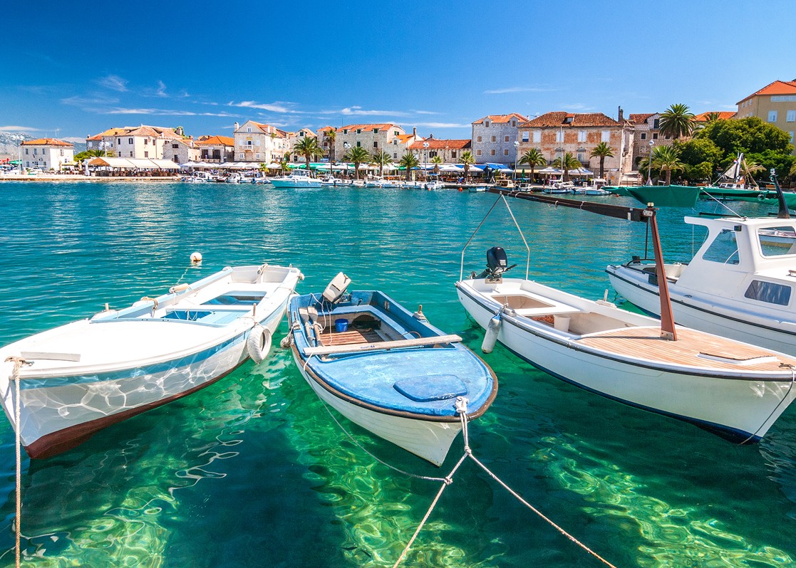 aminess-supetar-harbour-traditional-boats