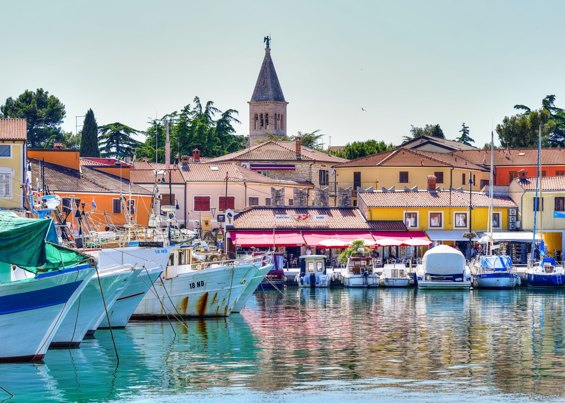 aminess-blog-novigrad-in-summer-fishermen-town