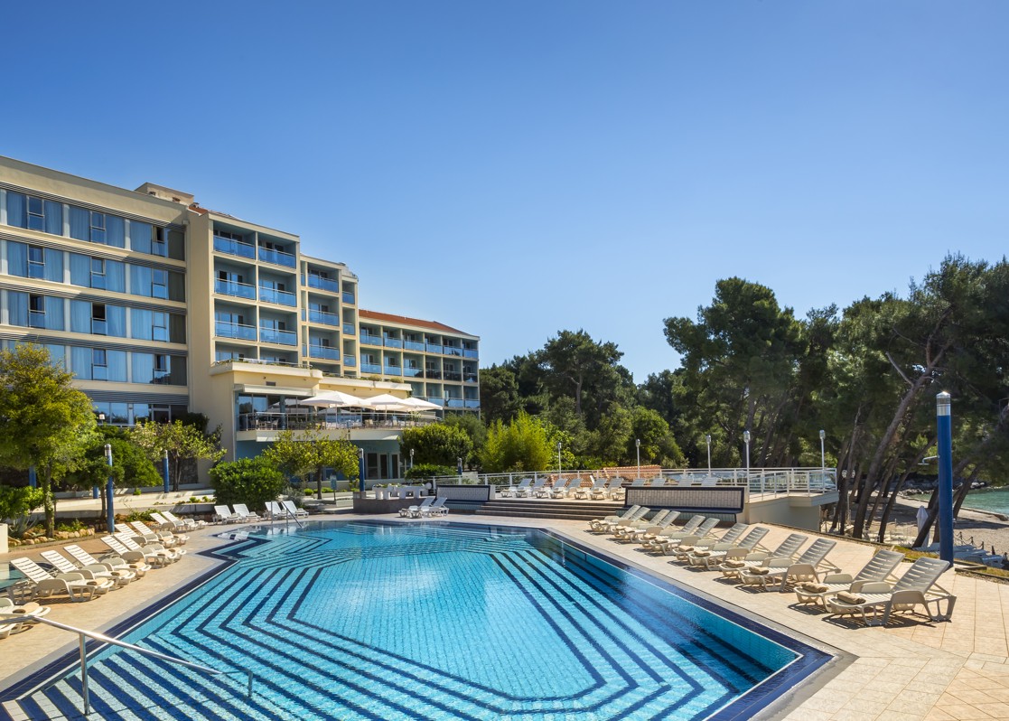 aminess-vival-grand-azur-orebic-pool-view