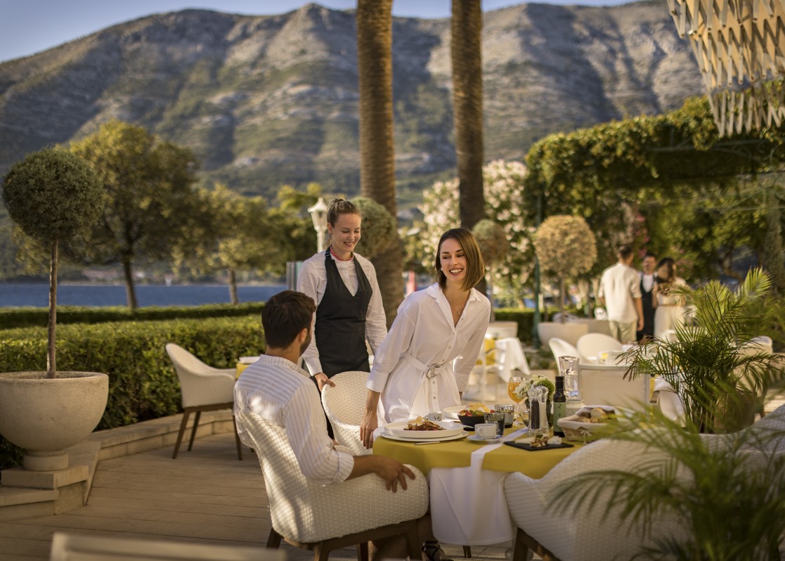 aminess-younique-korcula-heritage-hotel-7seas-restaurant-outdoor-sitting