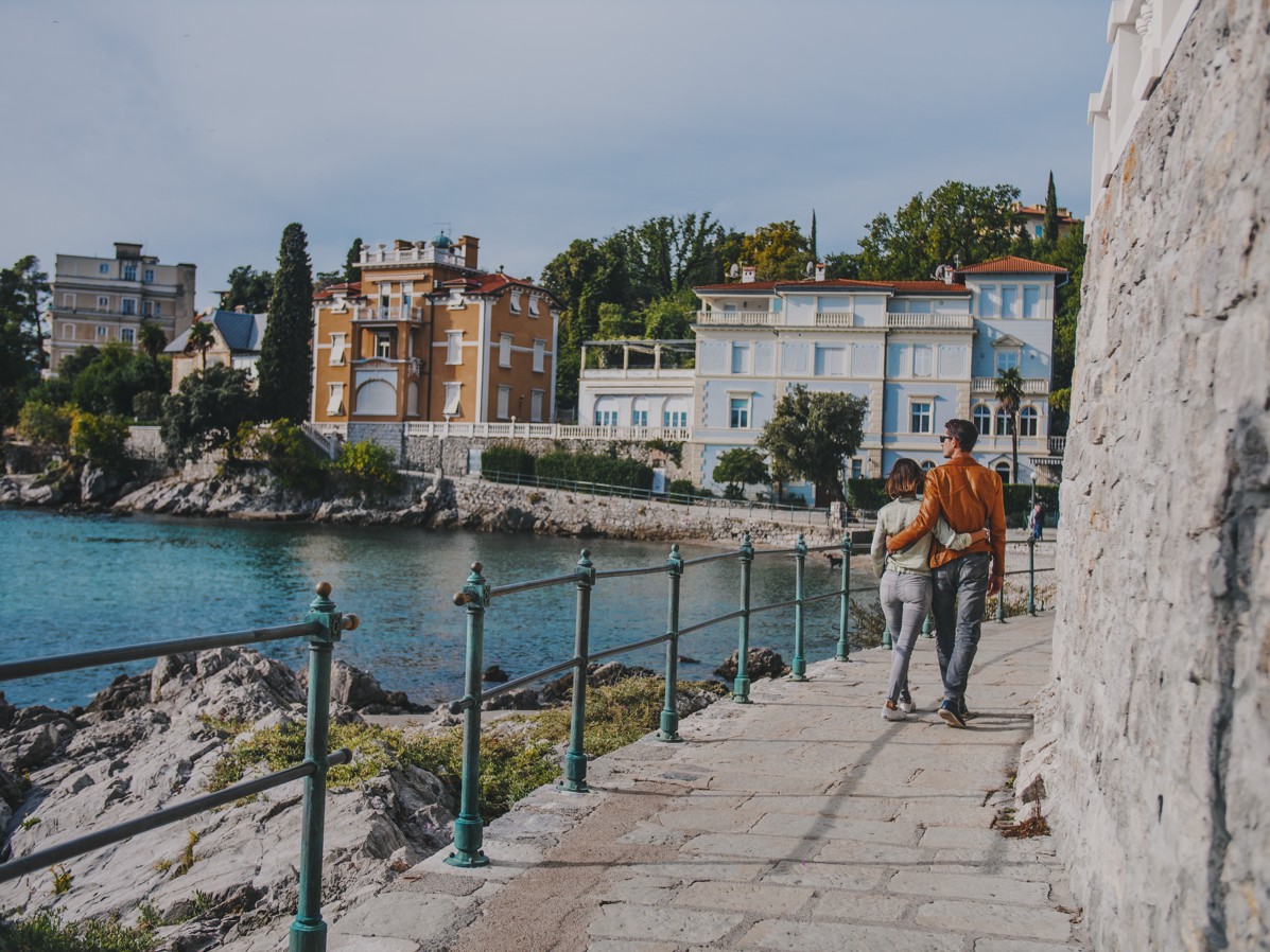 Pogled na šetnicu uz more u Opatiji - Foto by: Proces Media