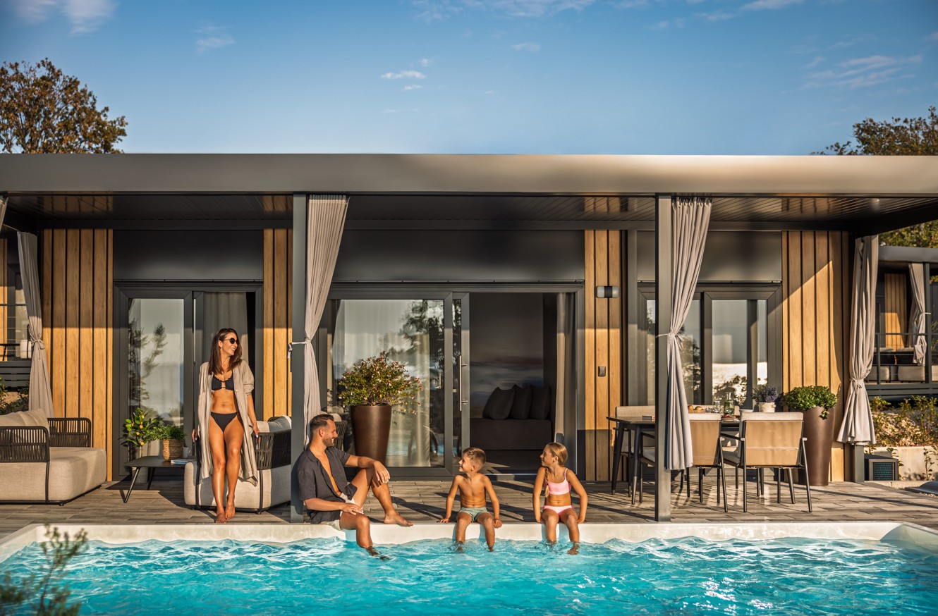 Amber Sea Luxury Holiday Home s privatnim bazenom u Aminess camping resortu, idealna za luksuzni obiteljski odmor uz more