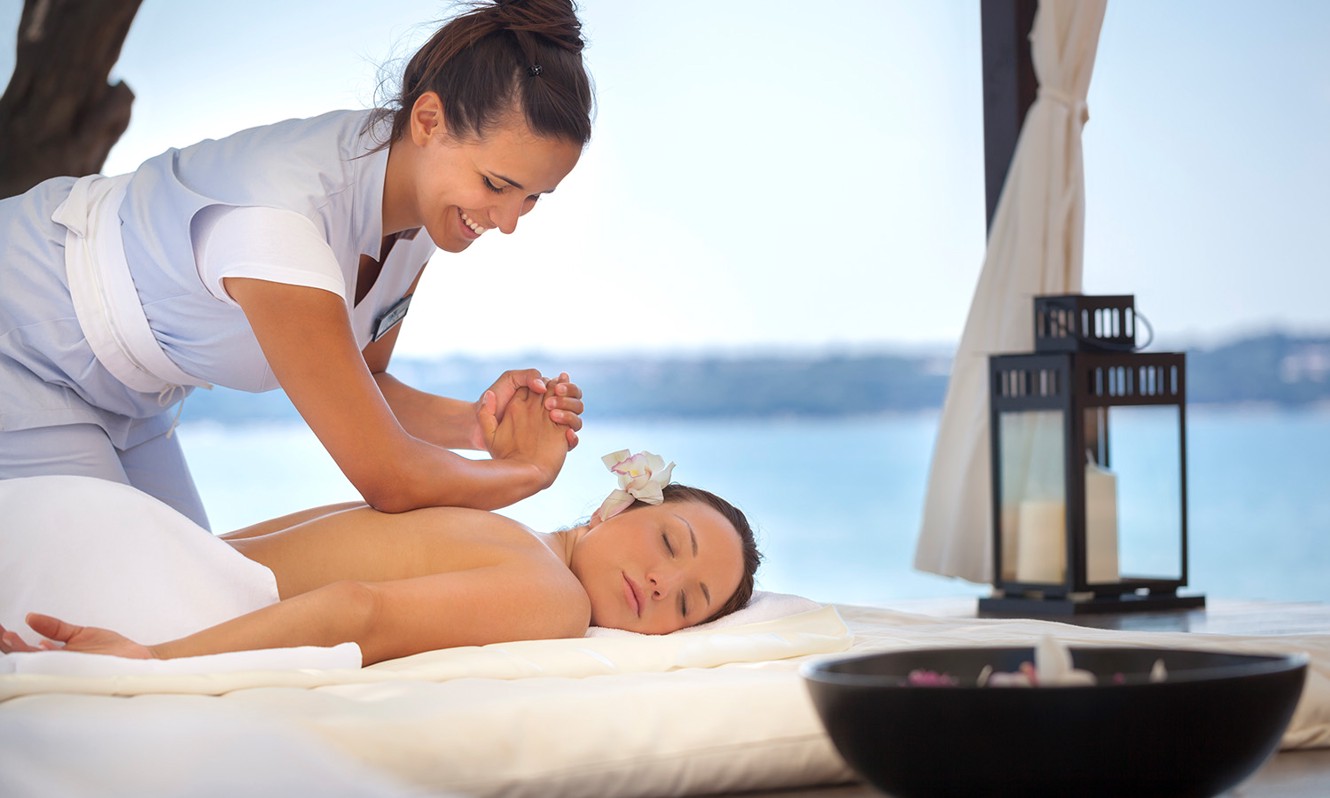Strandmassage im Aminess Planet Camping Sirena, Novigrad