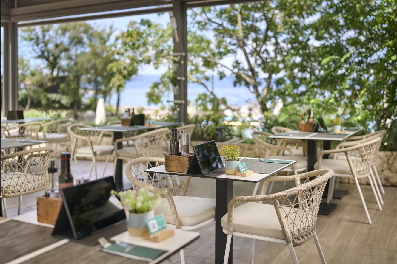 Area ristoro sul mare presso Il Cantuccio, vicino all'Hotel Magal Maradiso di Aminess.