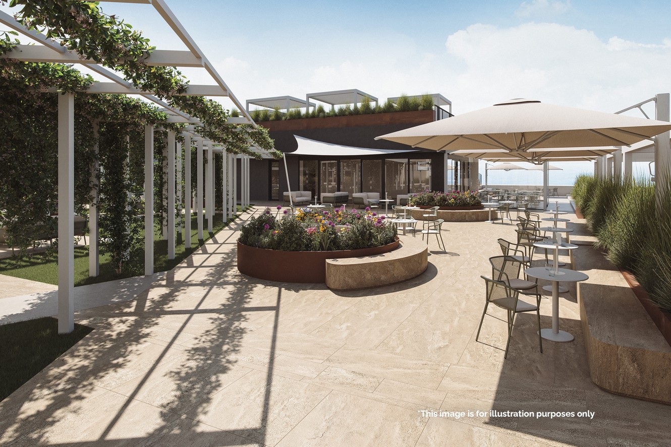 Outdoor terrace of Il Cantuccio restaurant featuring a pergola, Mediterranean greenery and a relaxed lounge atmosphere