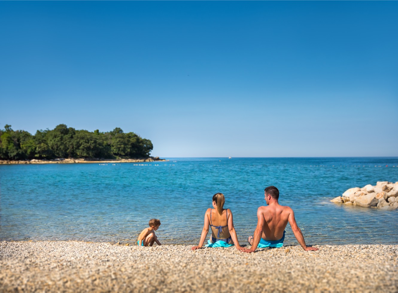 Family enjoying the beach at Aminess Planet Camping Maravea, Novigrad