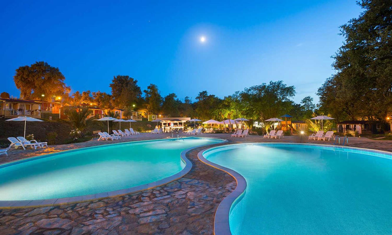 Schwimmbad in der Nähe der Holiday Homes im Aminess Planet Camping Maravea Resort, Novigrad Kroatien