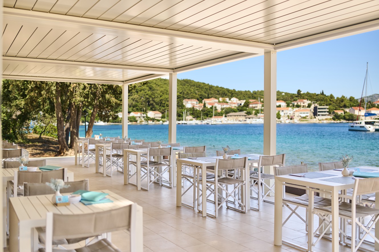 Punto Mare seaside restaurant terrace with a modern and mediterranean style seating within the resort near Aminess Vival Port9 Residence.
