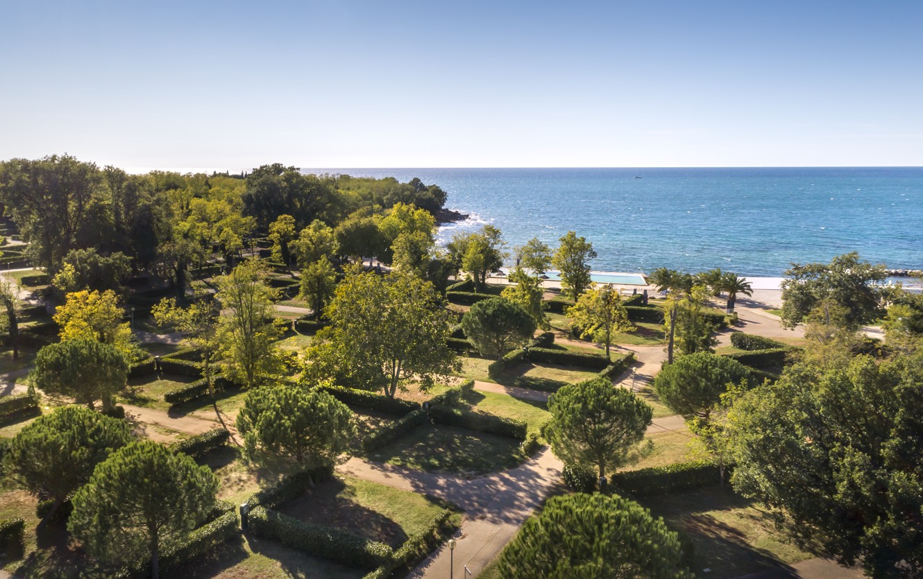 Pitches near the sea at Aminess Planet Camping Maravea, Novigrad