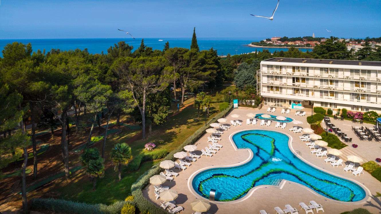 Vista aerea dell'Aminess Maradiso Hotel Laguna a Novigrad