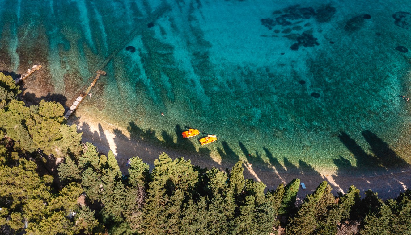 Plaža i more iz ptičje perspektive uz Aminess Vival Velaris Resort