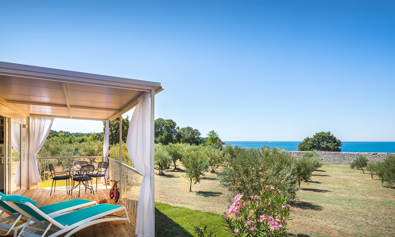 Blick vom Balkon des Holiday Home in Aminess Planet Camping Maravea Resort, Novigrad Kroatien