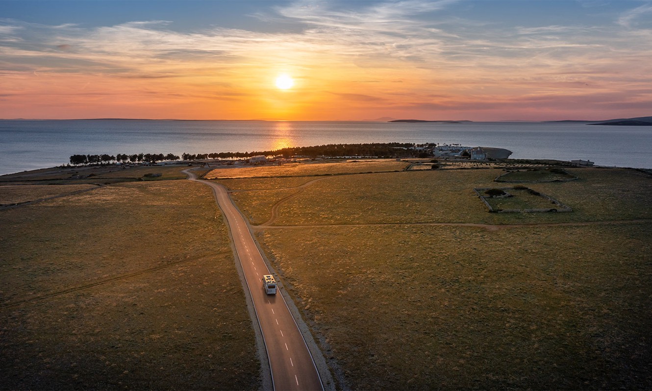 Road to the Aminess Style Camping Avalona resort.