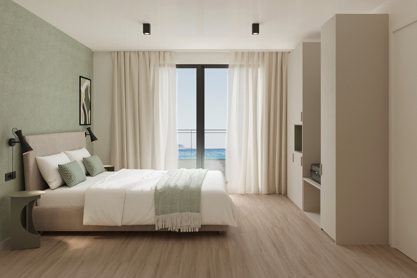Camera da letto dell’appartamento familiare Younique Vollo Residence per 5 persone con balcone vista mare, ambiente moderno e confortevole