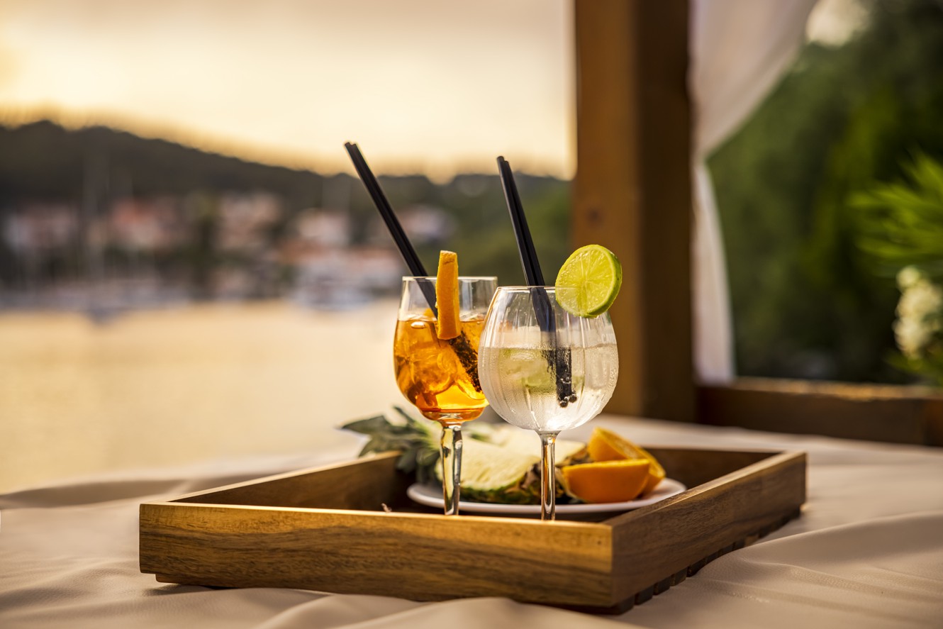 Refreshing cocktail at the bar within resort near Aminess Vival Port9 Residence in Croatia.