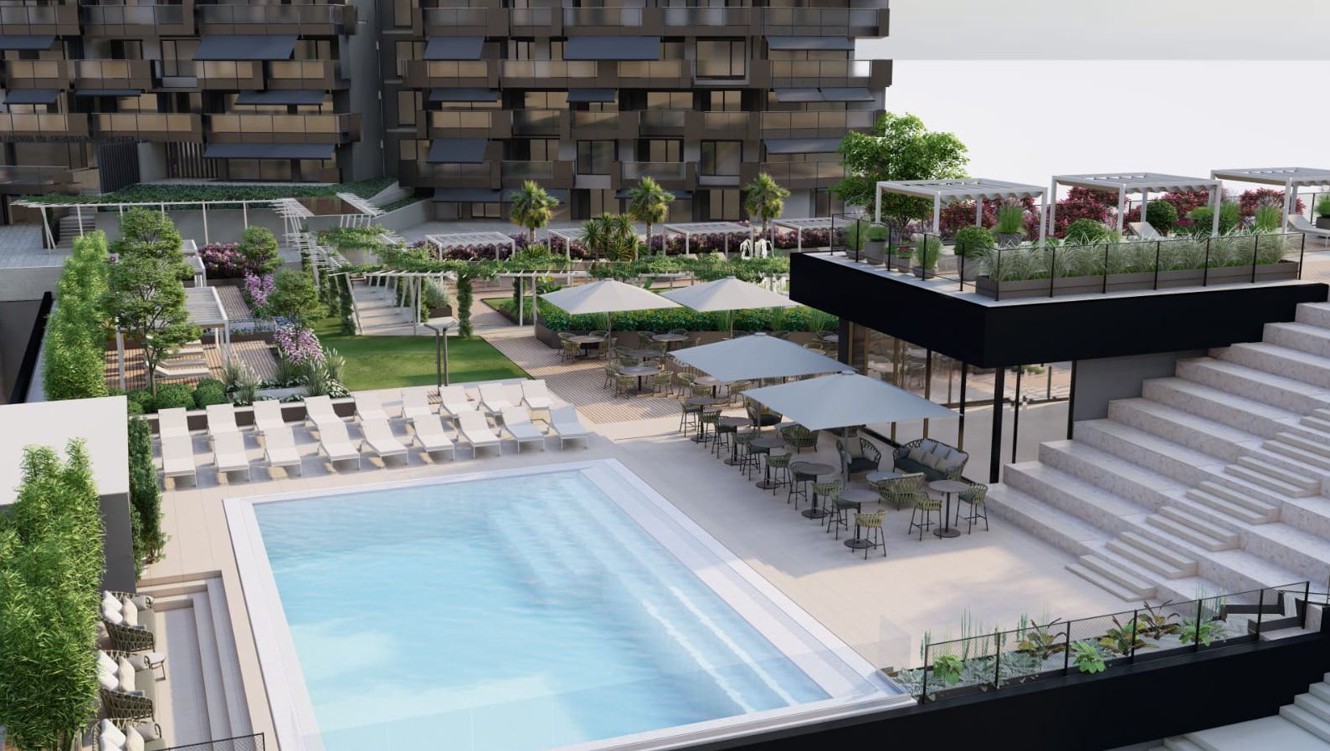 Raffinata area esterna Aminess con ampia piscina, lettini prendisole e giardini mediterranei rigogliosi.