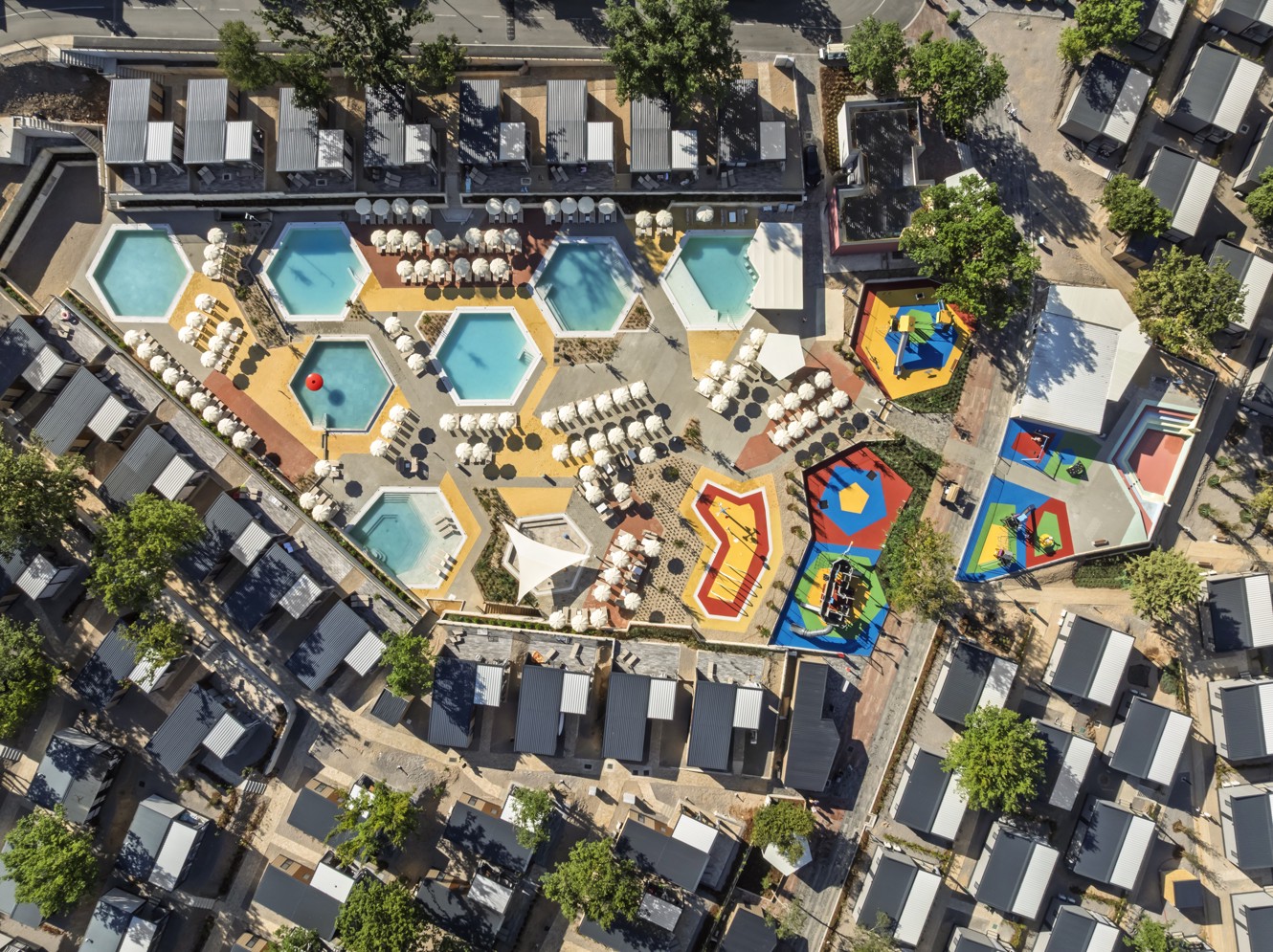 Kompleks bazenov iz ptičje perspektive v Aminess Style Camping Atea Resortu