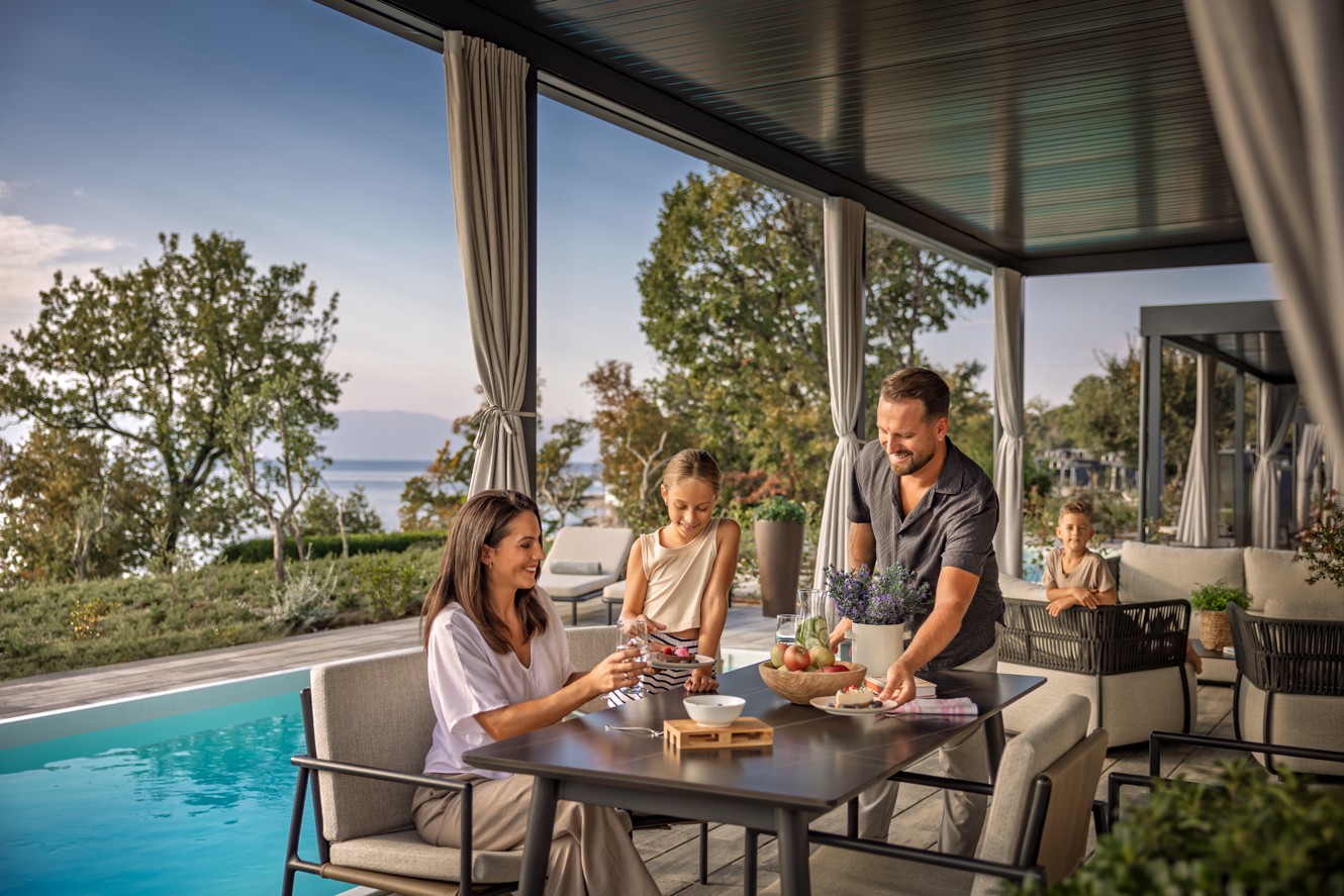 Amber Sea Luxury Holiday Home s privatnim bazenom i natkrivenom terasom u Aminess camping resortu, idealna za opušteni obiteljski odmor