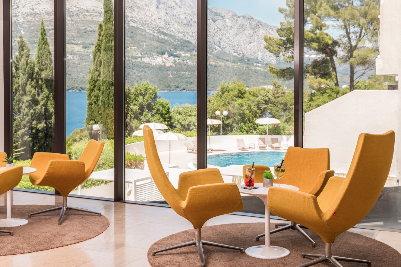 Entspannter Loungebereich der Noir-Bar im Liburna Hotel