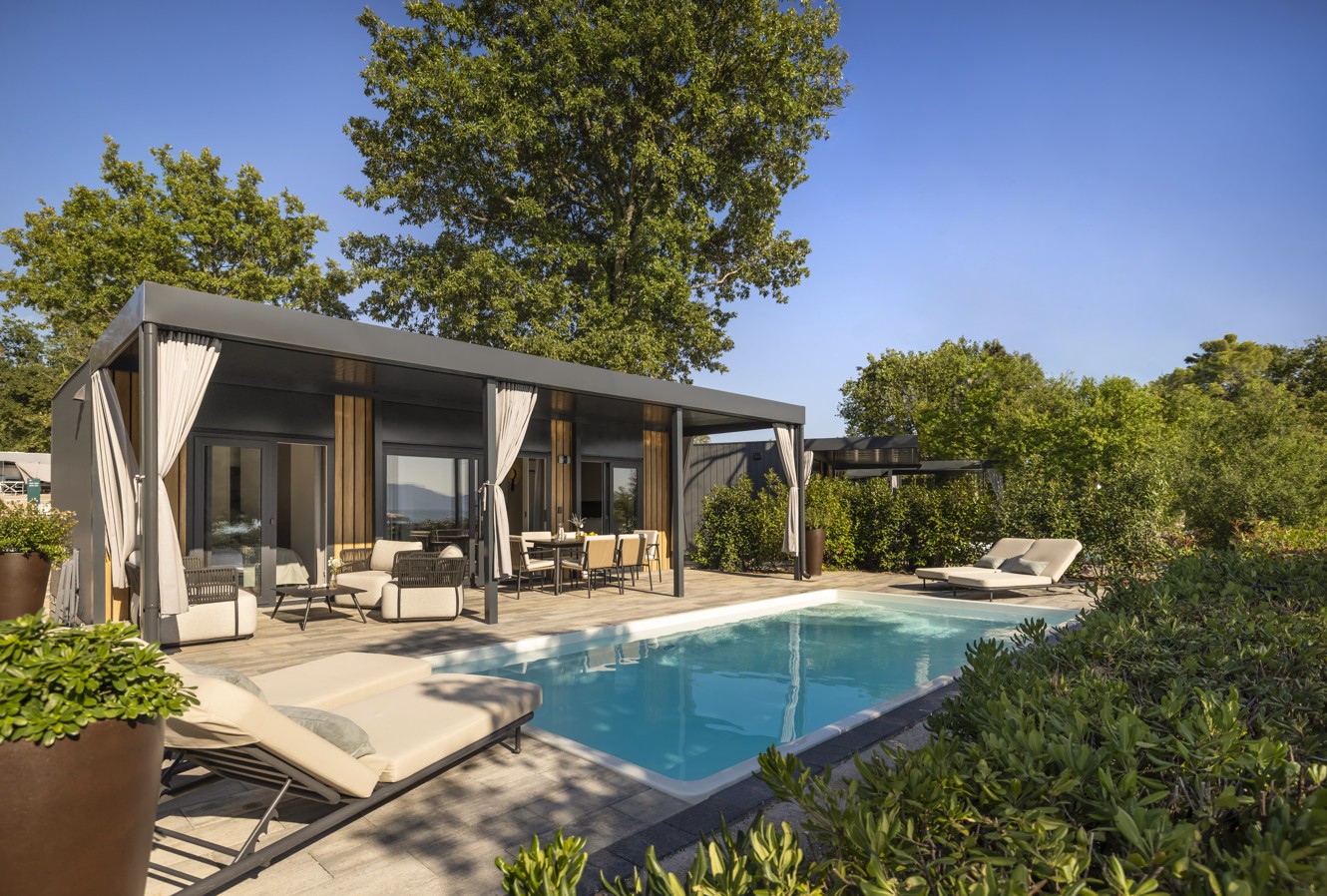 Amber Sea luksuzna počitniška hiša z bazenom v Aminess Style Camping Atea Glamping & Holiday Homes