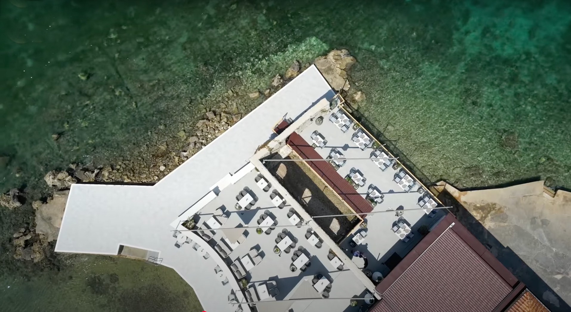 Zračni pogled na 7Seas restoran na Korčuli