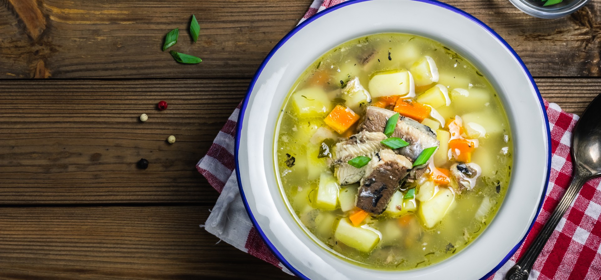 Traditionele Gregada visstoofpot op Hvar Island, Kroatië, met verse zeevruchten, aardappelen en mediterrane smaken - Aminess bestemming reizen.