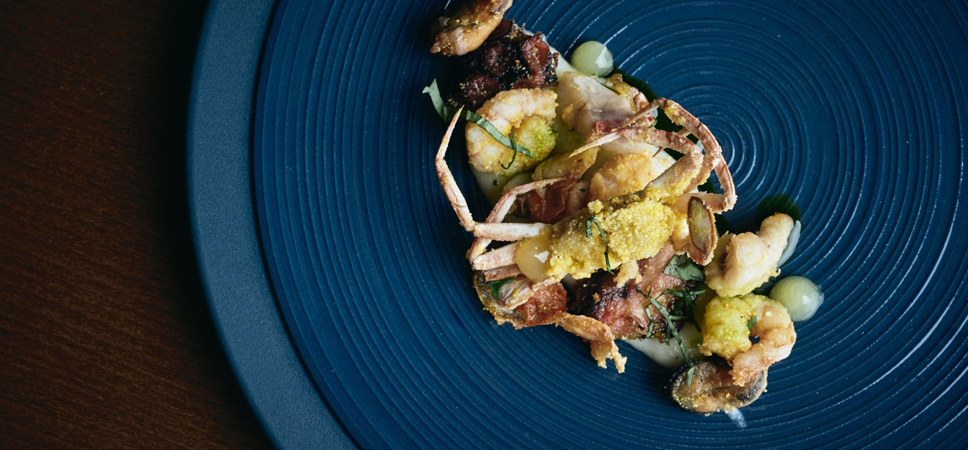 Ein Fischgericht, serviert in Aminess Restaurants, mit Krabben als Hauptzutat