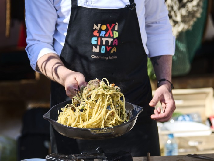 Chef preparing pasta with seafood during the ParkFood event in Novigrad