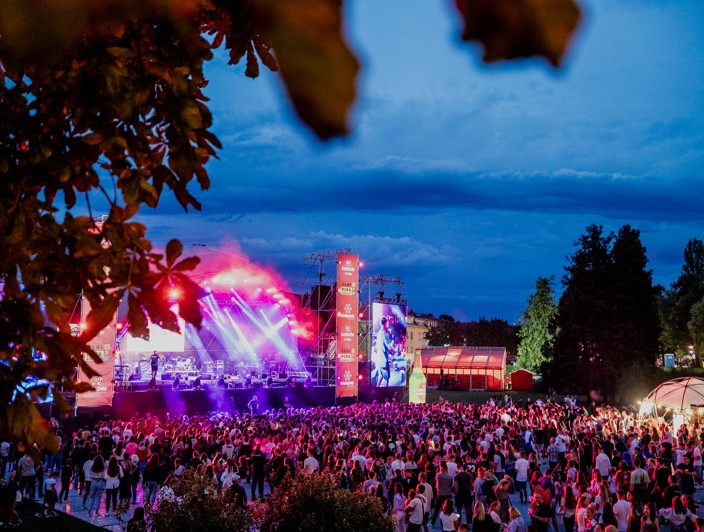 Konzert bei den Karlovacer Bierfesttagen mit grossem Publikum und Buehne, Quelle Dani piva Karlovac