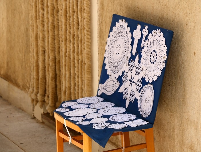 Pag staat bekend om zijn traditionele kant, Paška čipka, een delicaat en ingewikkeld handgemaakt ambacht dat generaties lang is doorgegeven en wordt erkend als UNESCO-cultureel erfgoed.