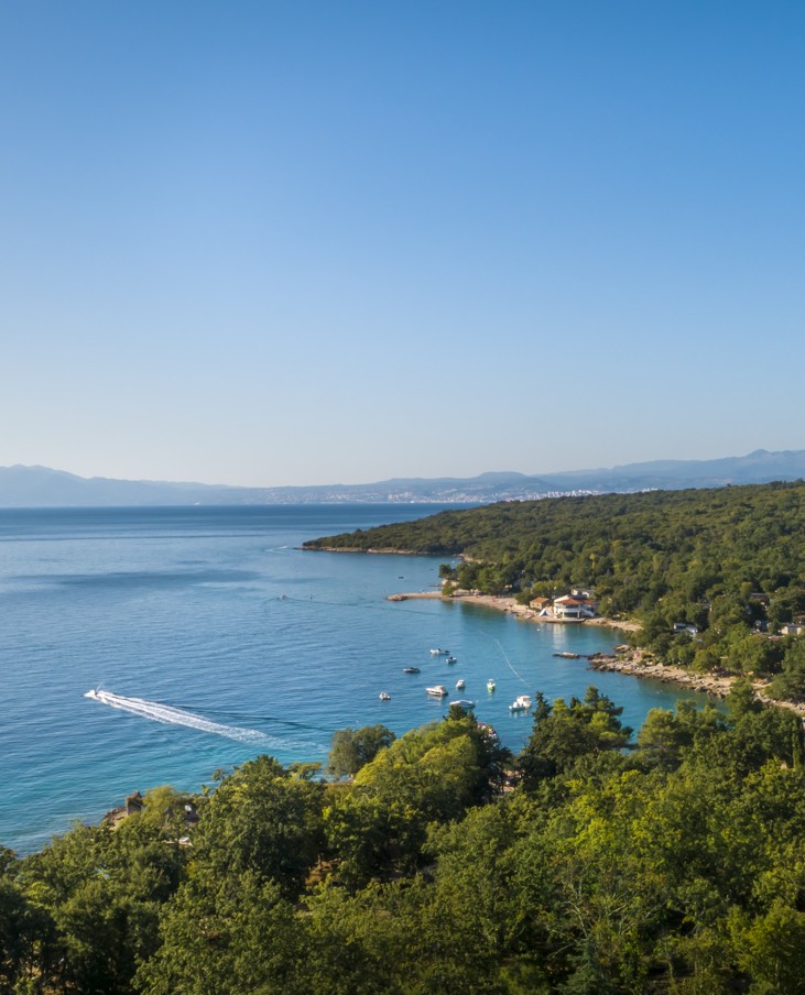 Costa del Quarnero tranquilla e mare calmo d’autunno
