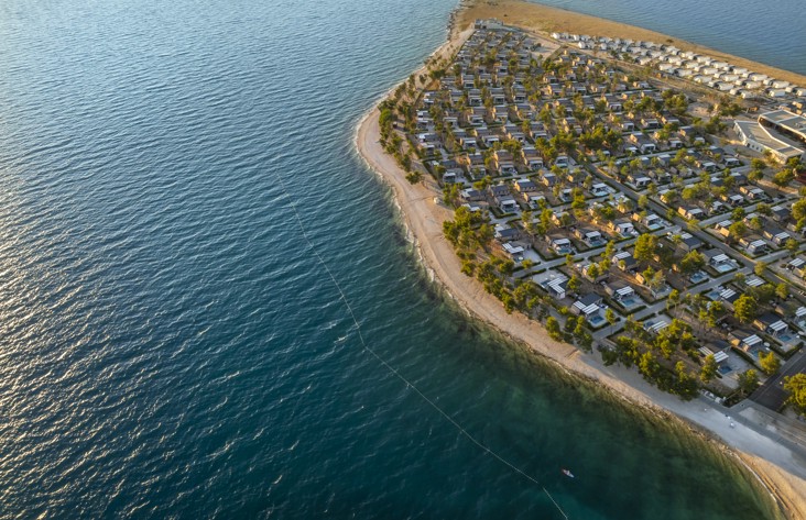 Schöne Panoramaaussicht auf das Aminess Style Camping Avalona Resort.