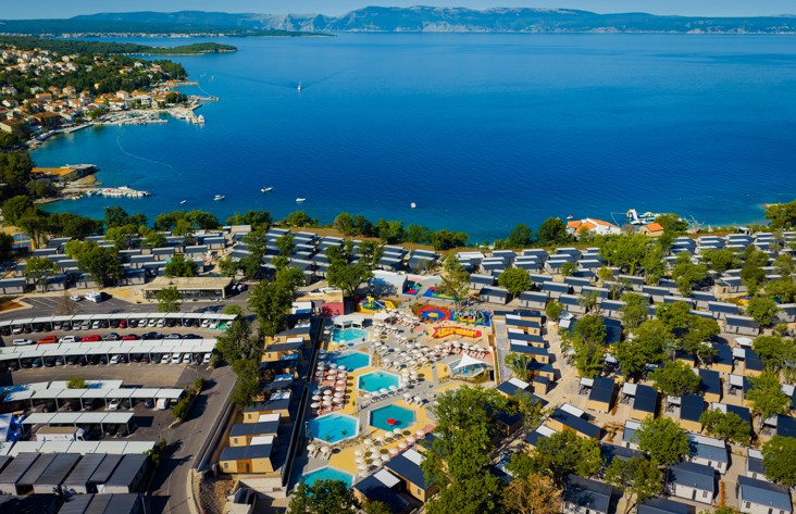 Aerial view of Aminess Style Camping Atea Resort featuring pools, mobile homes, and a stunning coastline.