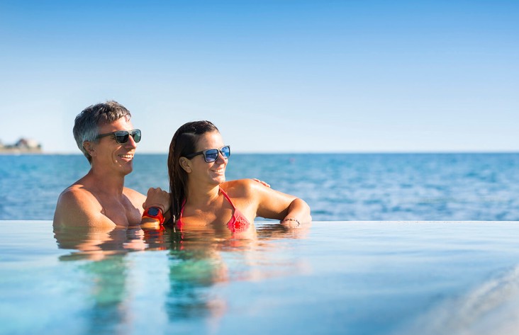 Par u bazenu u Aminess Maradiso Hotel Laguna, Novigrad Hrvatska