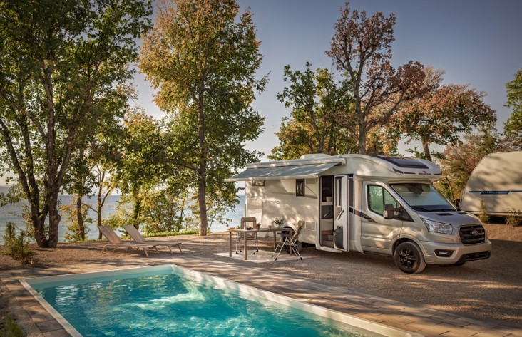 Piazzola camping di lusso sul mare con piscina privata per camper nel campeggio Aminess