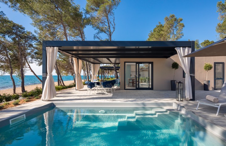 Amber Sea luxury holiday home with private pool by the sea at Aminess Avalona Camping Resort