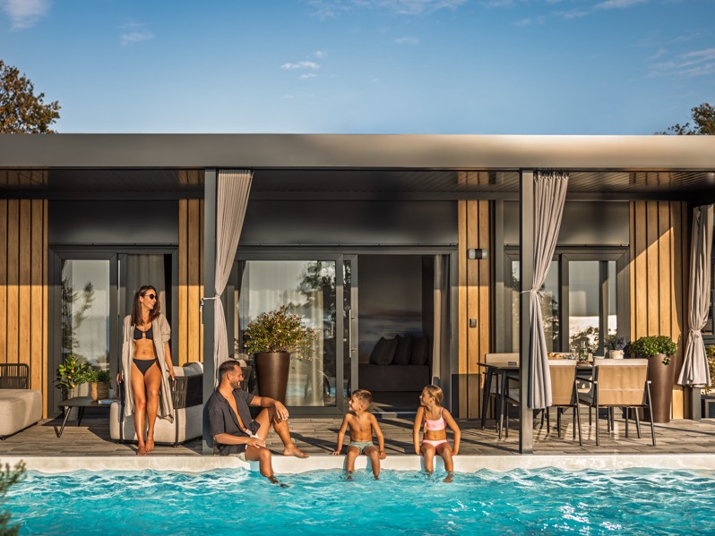 Casa vacanze di lusso Amber Sea con piscina privata nel campeggio Aminess, ideale per una vacanza esclusiva in famiglia al mare