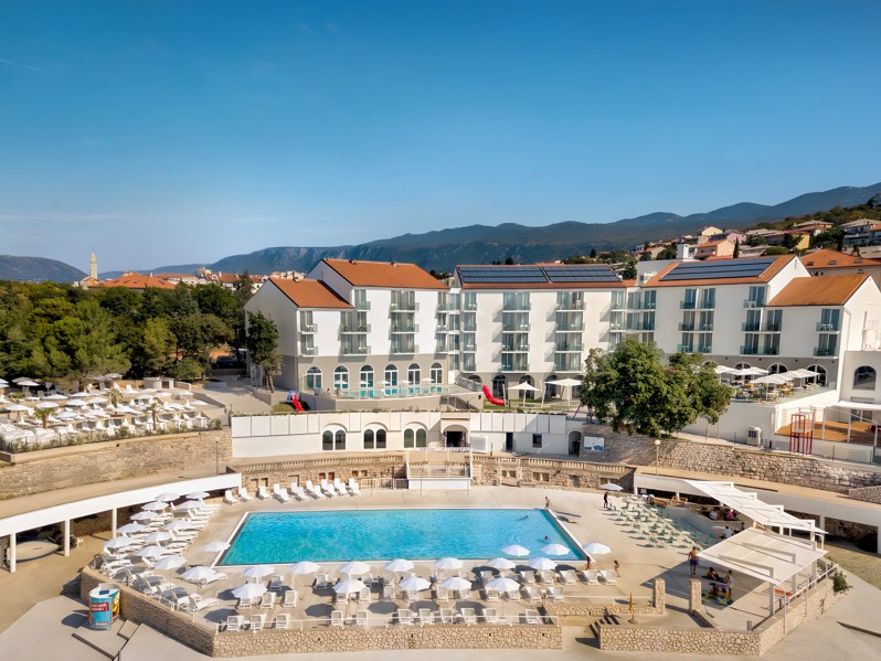 Aminess Vival Lišanj Family Hotel exterior with outdoor pool in Novi Vinodolski, Croatia.