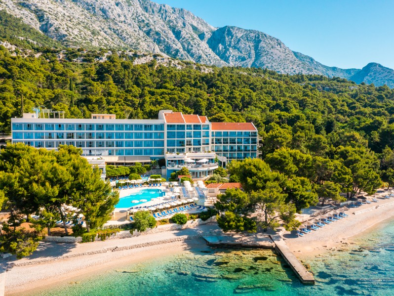 Aminess Vival Grand Azur Hotel Meeresfront Lage umgeben von üppiger Kiefernvegetation auf der Halbinsel Peljesac.
