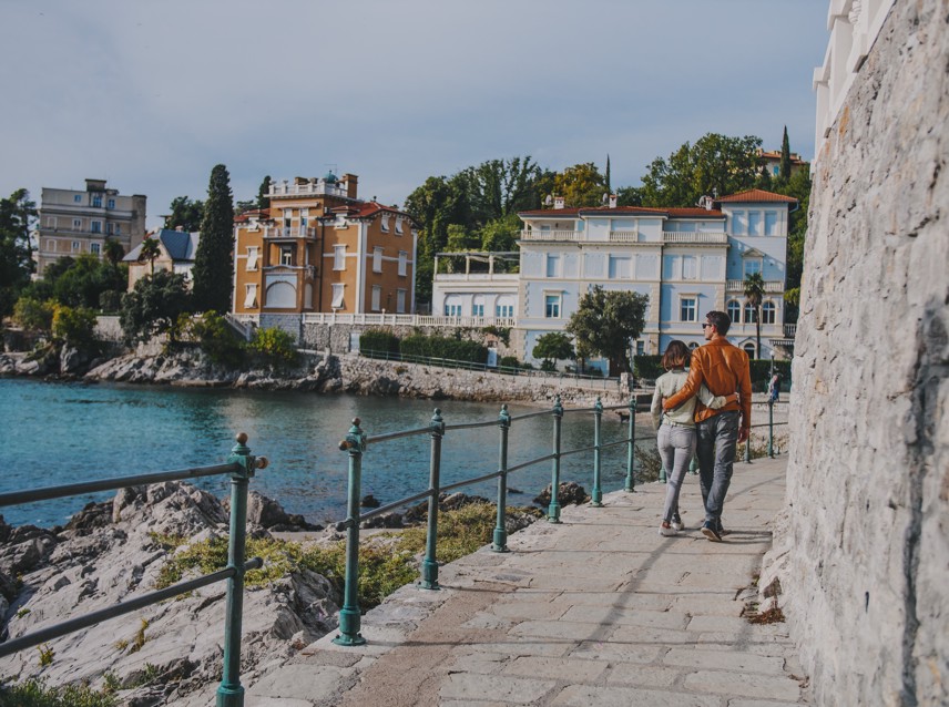 Pogled na šetnicu uz more u Opatiji - Foto by: Proces Media